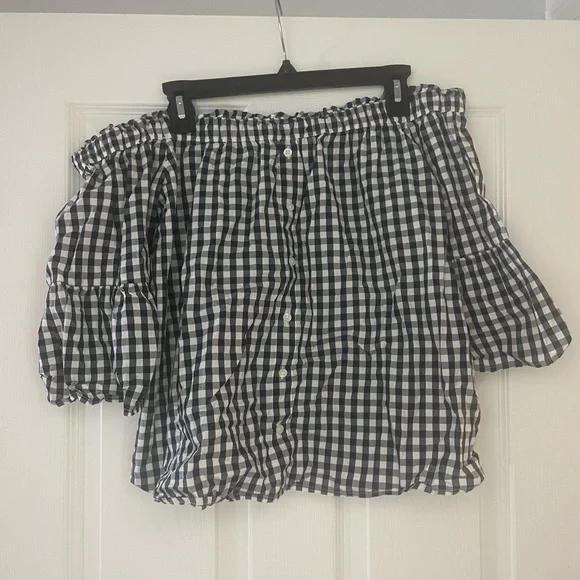 Abercrombie & Fitch Smocked Off the Shoulder Checkered Blouse - Picture 2 of 5